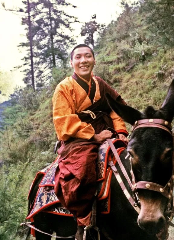 QUÁN TƯỞNG - HÀNH TRÌNH VÔ TRỤ XỨ - CHOGYAM TRUNGPA RINPOCHE - Ban dịch Thuật Thiện Tri Thức - NXB Phương Đông, 2012